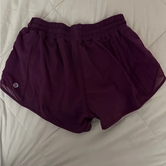 Lululemon Hotty Hot Shorts size 4 2.5” inseam purple - Picture 3 of 5